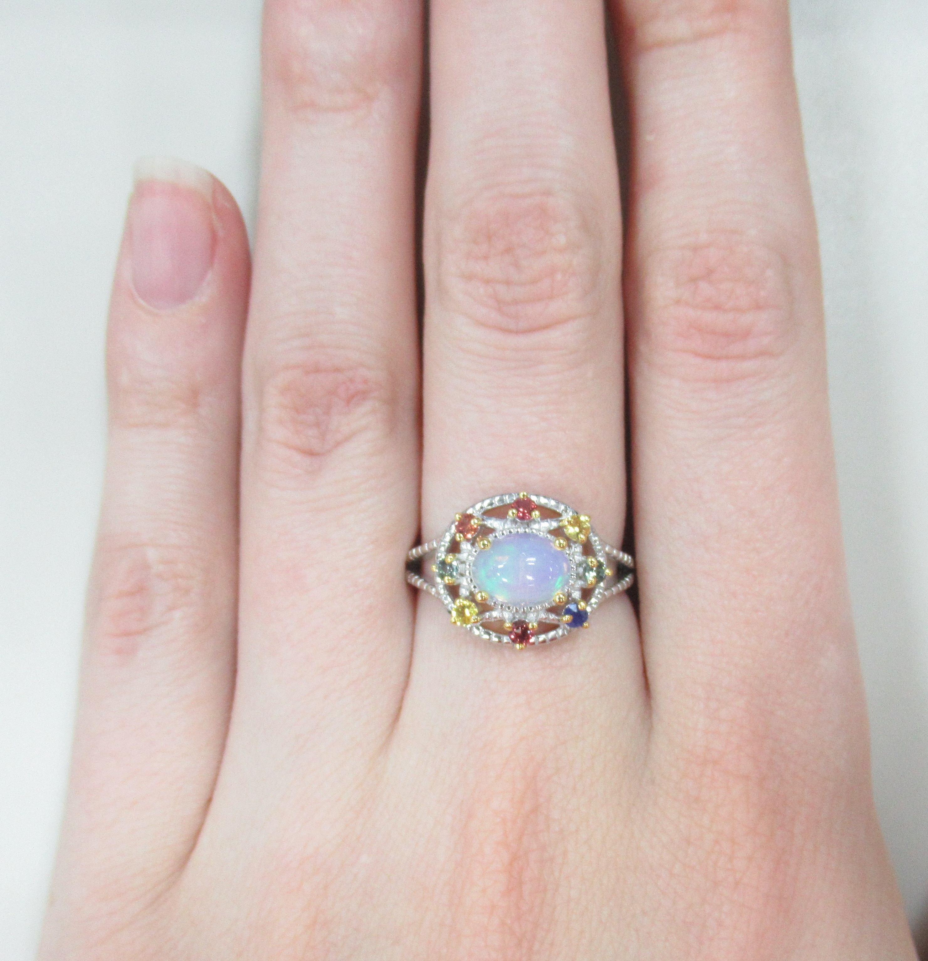 Серебряное кольцо с опалом и мультисапфирами